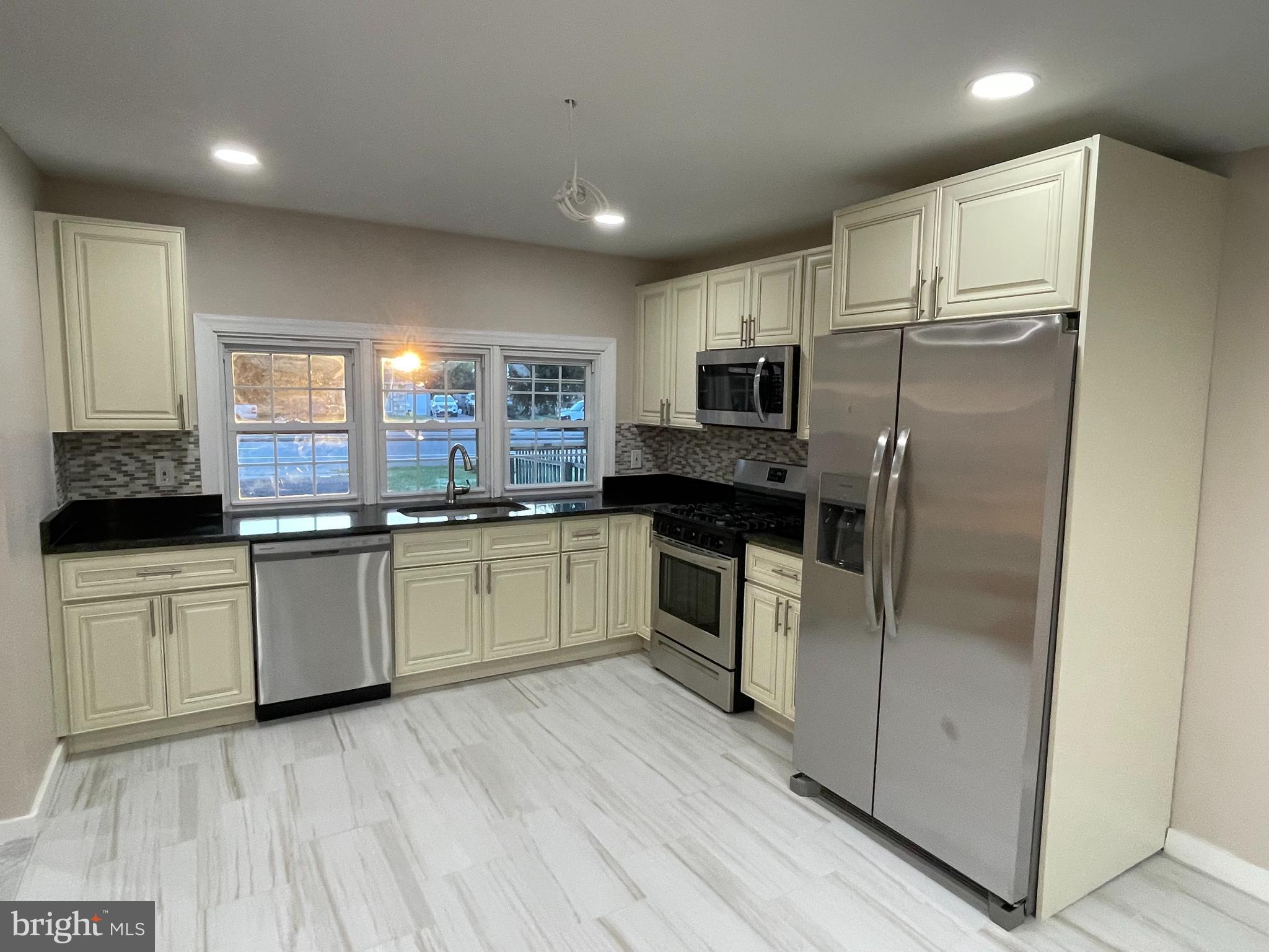 9224 Academy Road Philadelphia, PA 19114 - Photo 3 of 24 Gallery Image 3