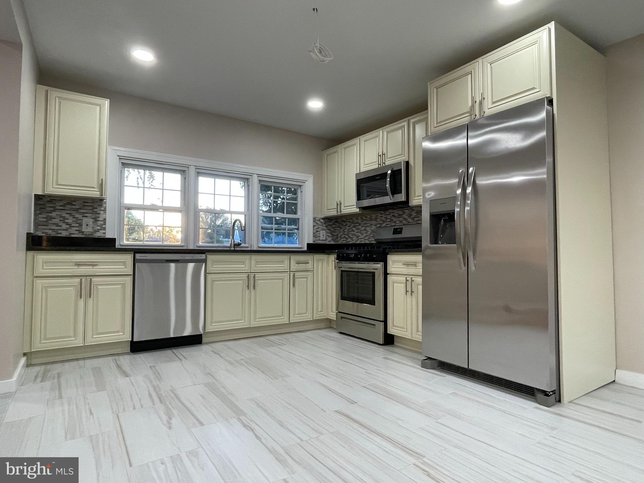 9224 Academy Road Philadelphia, PA 19114 - Photo 4 of 24 Gallery Image 4