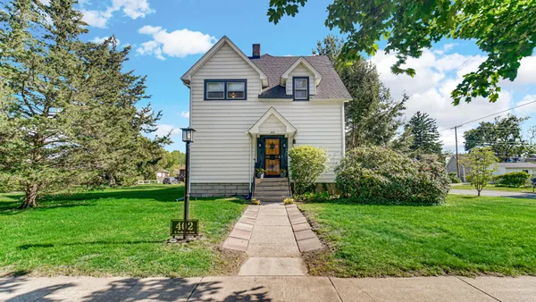 $360,000 | 402 East Indiana Avenue, Chesterton, IN 46304