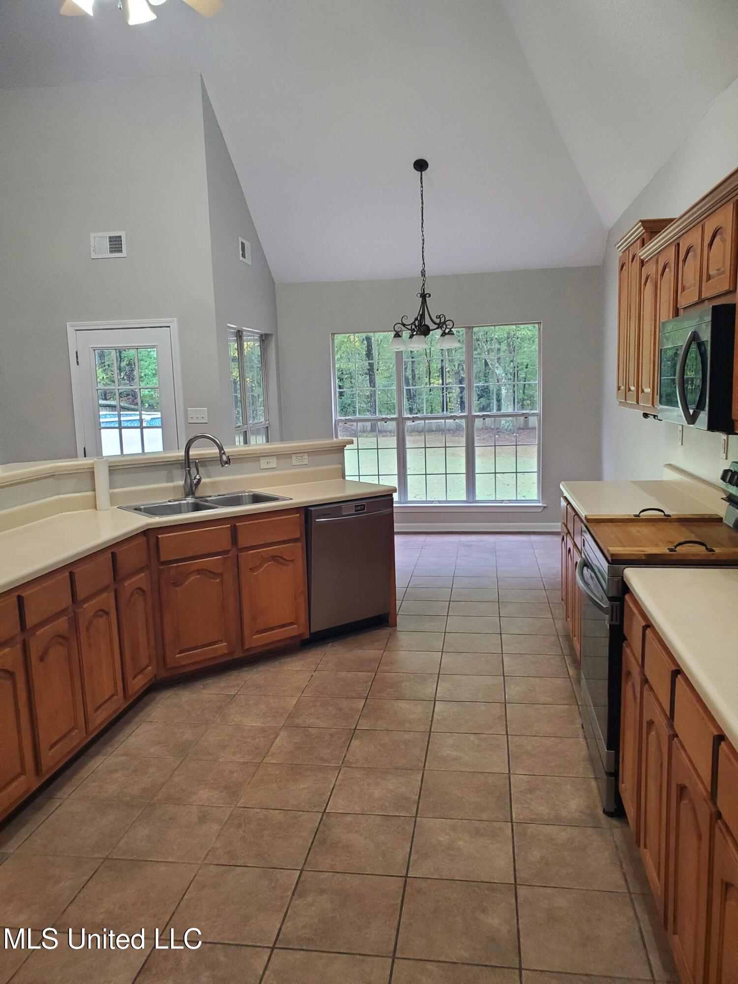 7655 Delta Lakes Boulevard Walls, MS 38680 - Photo 4 of 22 123_1