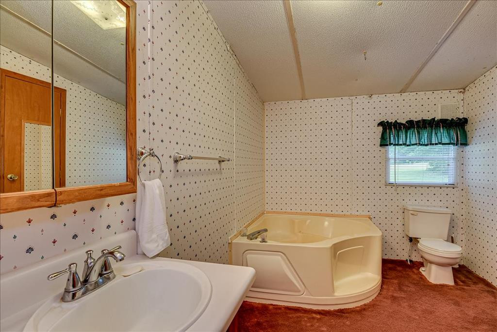 216 Garrett Road Edgefield, SC 29824 - Photo 17 of 25 Owner Bath