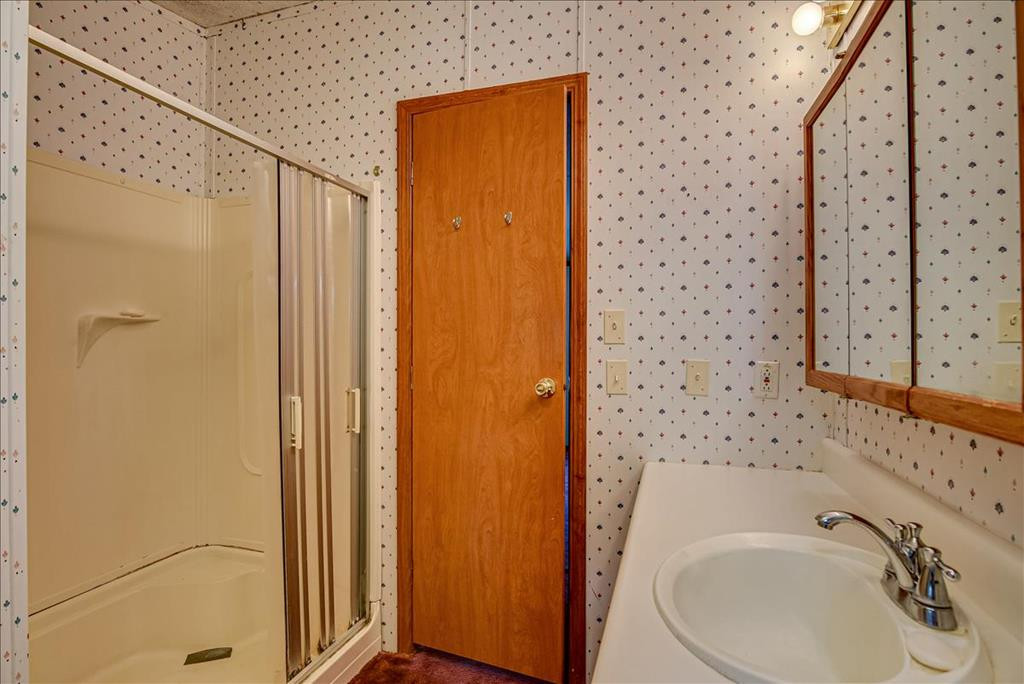 216 Garrett Road Edgefield, SC 29824 - Photo 18 of 25 Owner bath