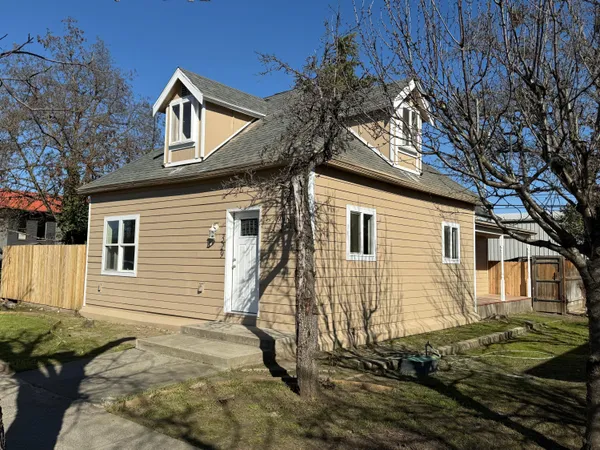 a view of a house with a yard