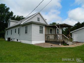 604 Pipeline Road Hillsboro, IL 62049 - Photo 3 of 24 Gallery Image 3