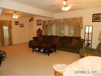 604 Pipeline Road Hillsboro, IL 62049 - Photo 8 of 24 Gallery Image 8