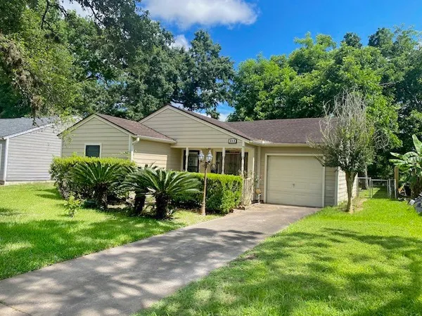 $180,000 | 632 Kyle, Angleton, TX 77515