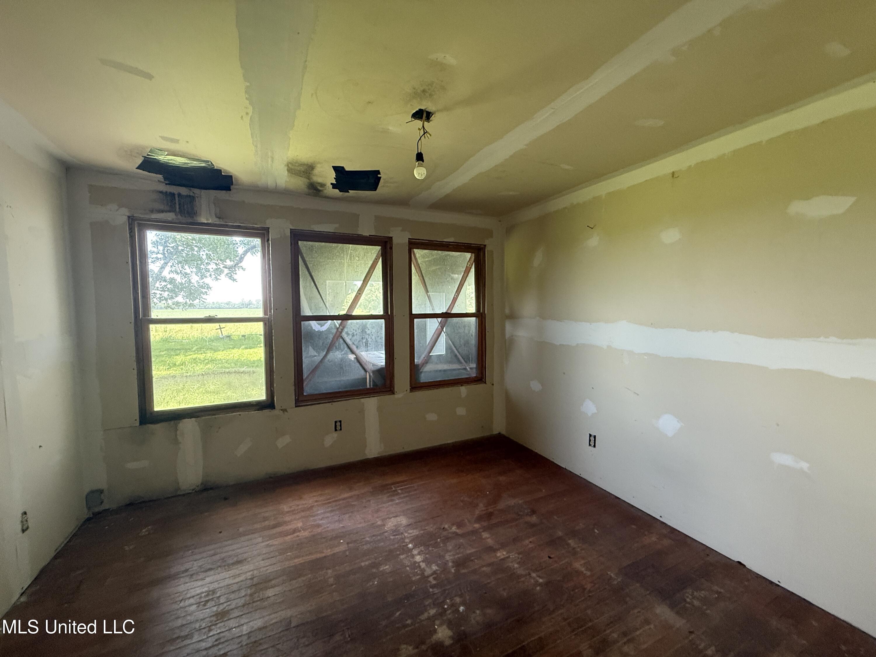 111 Muzzi Road Shaw, MS 38773 - Photo 12 of 16 Bedroom 1