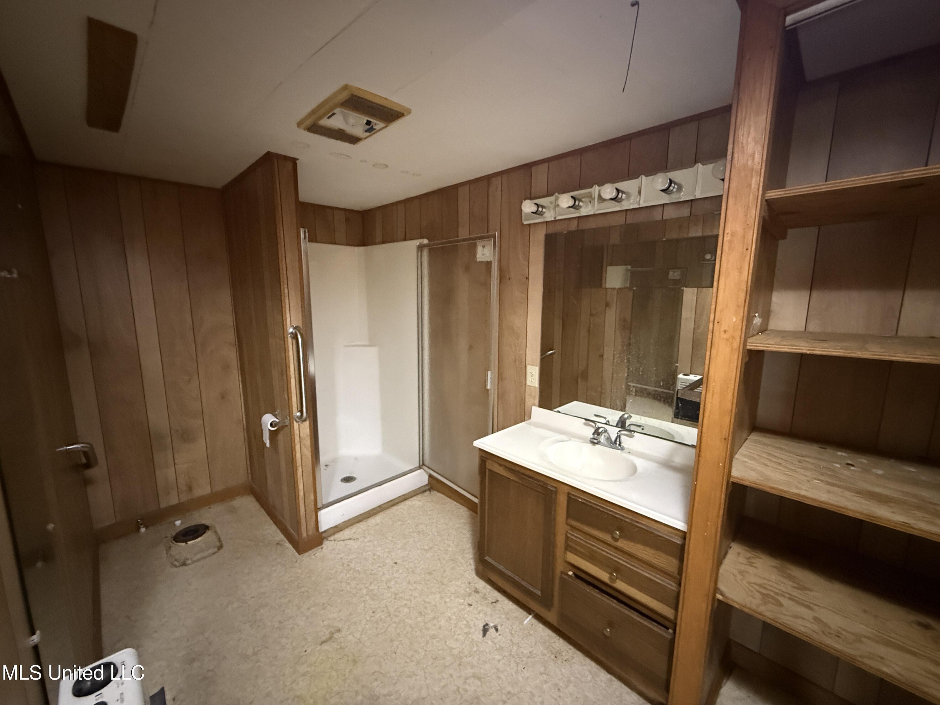 111 Muzzi Road Shaw, MS 38773 - Photo 2 of 16 Bathroom 1