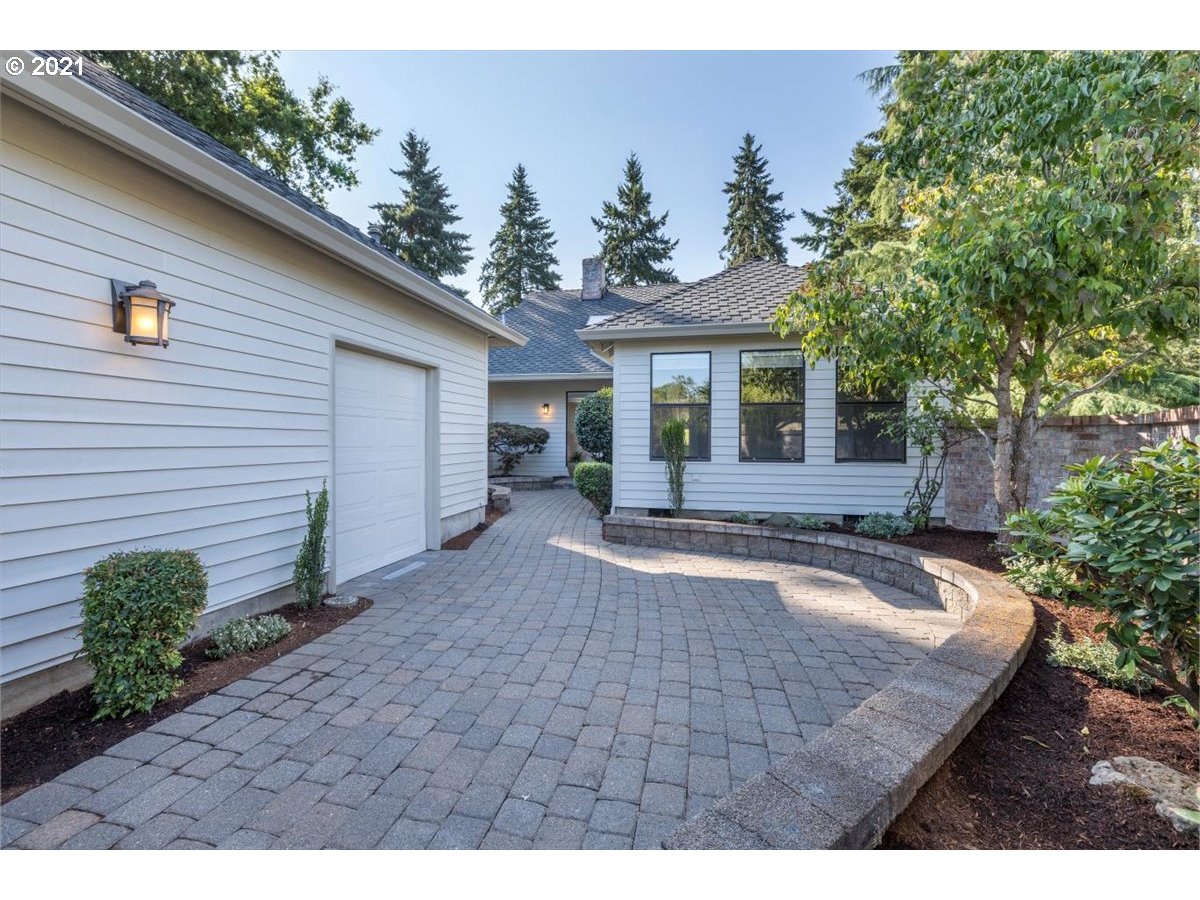7390 Southwest Lakeside Loop Wilsonville, OR 97070 - Photo 6 of 32 Courtyard