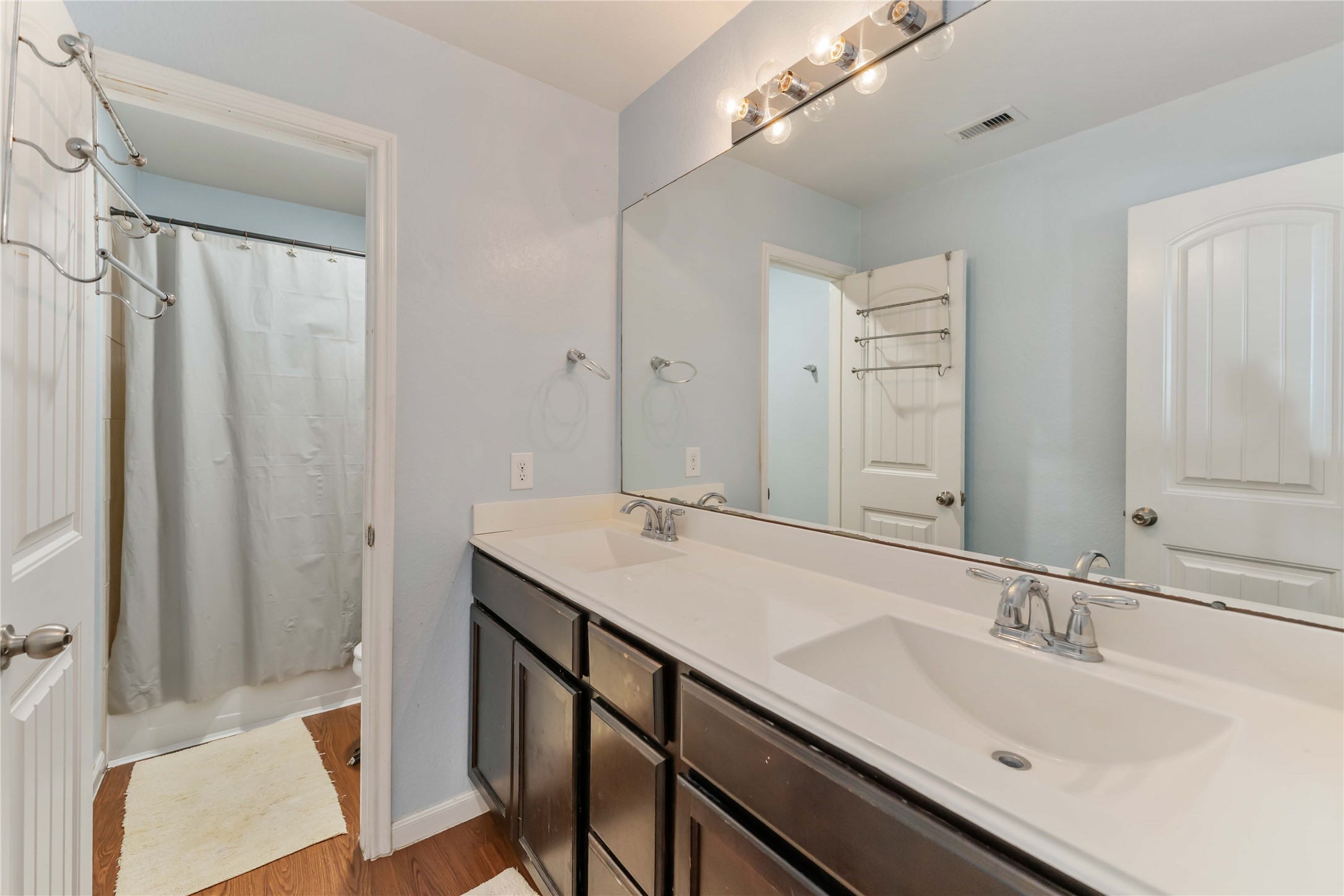 9902 Bezeled Cir Lane Rosharon, TX 77583 - Photo 13 of 29 a bathroom with a sink and a mirror