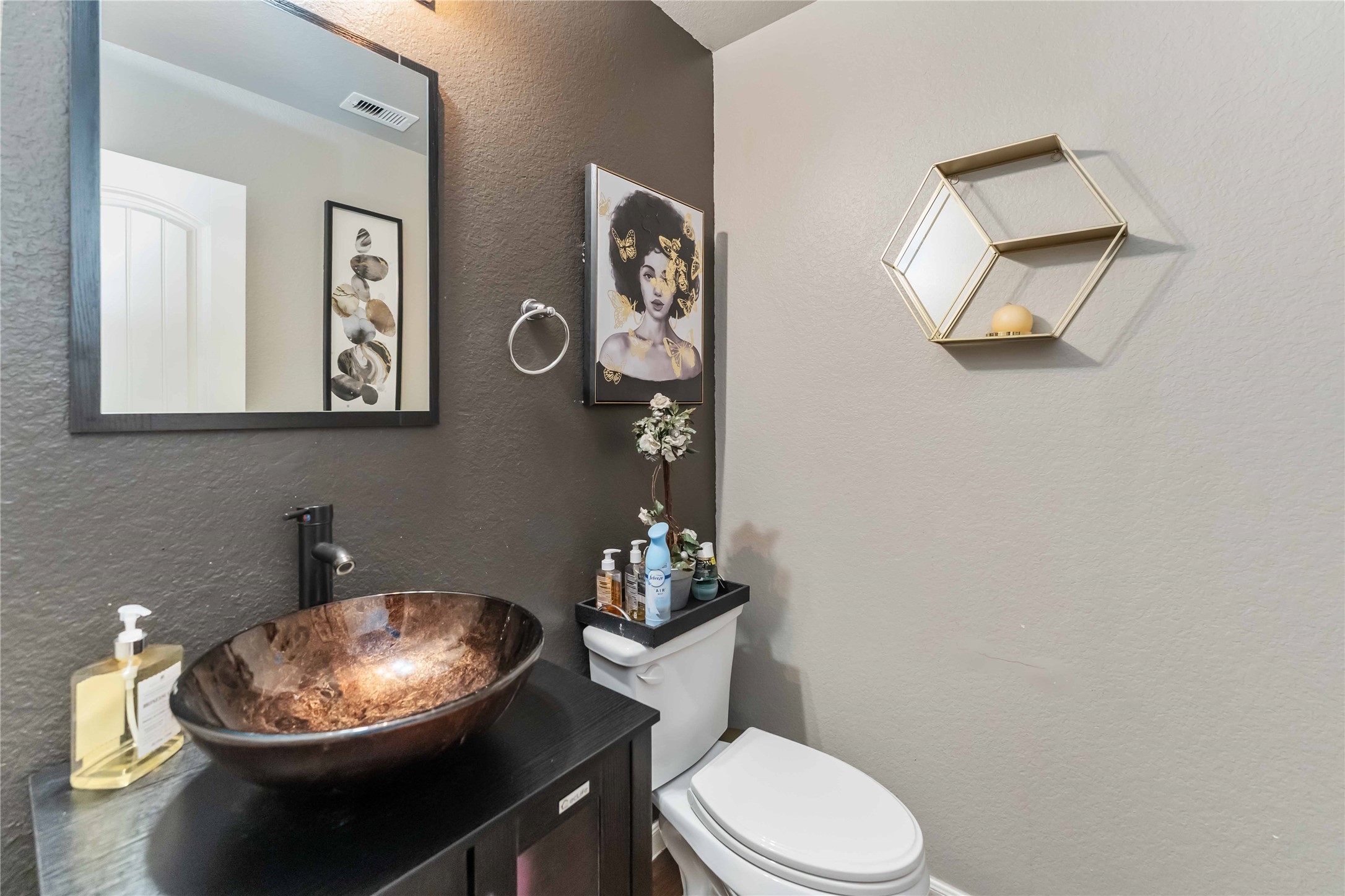 9902 Bezeled Cir Lane Rosharon, TX 77583 - Photo 22 of 26 a bathroom with a toilet and a mirror