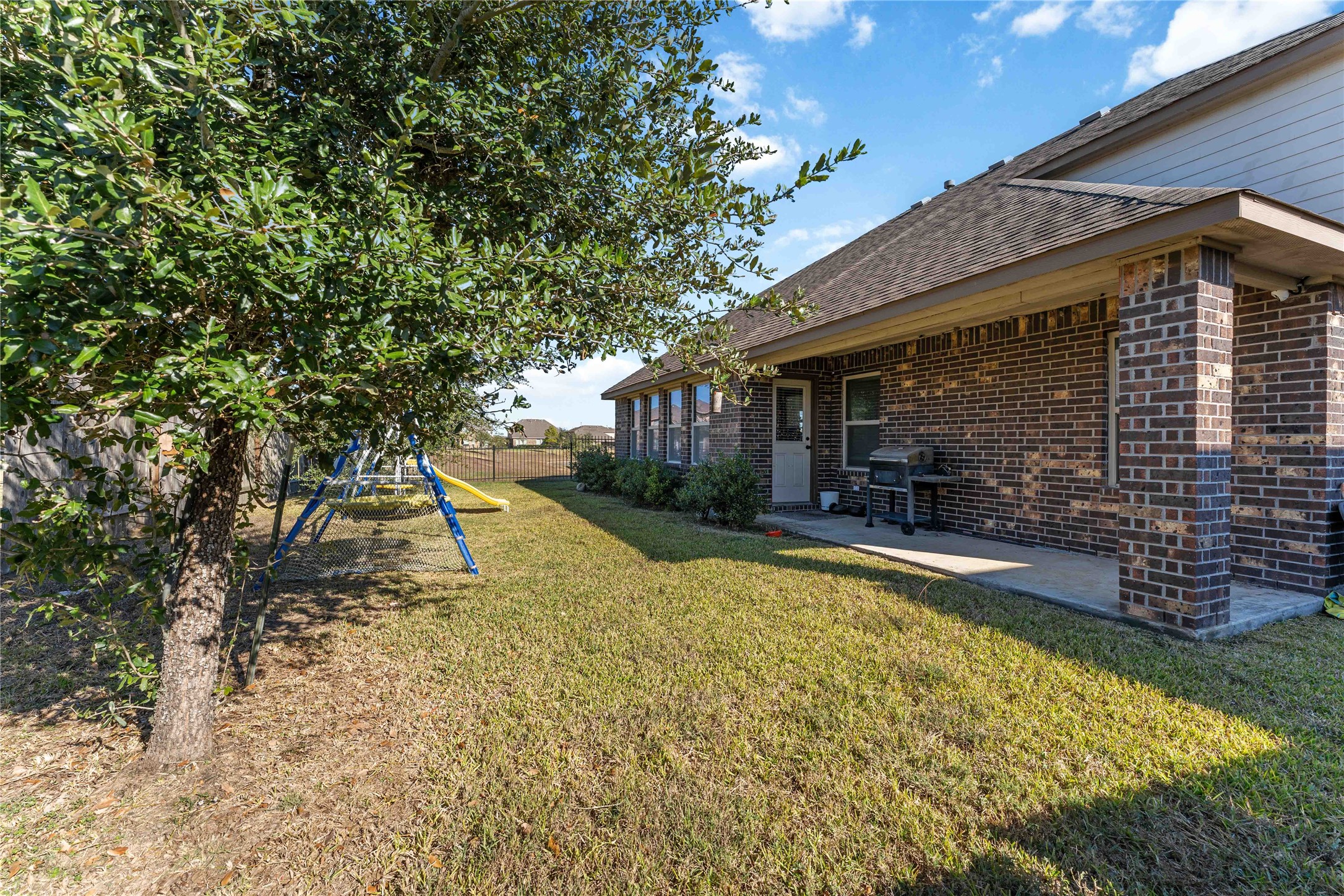 9902 Bezeled Cir Lane Rosharon, TX 77583 - Photo 29 of 29 a view of a house with backyard and sitting area