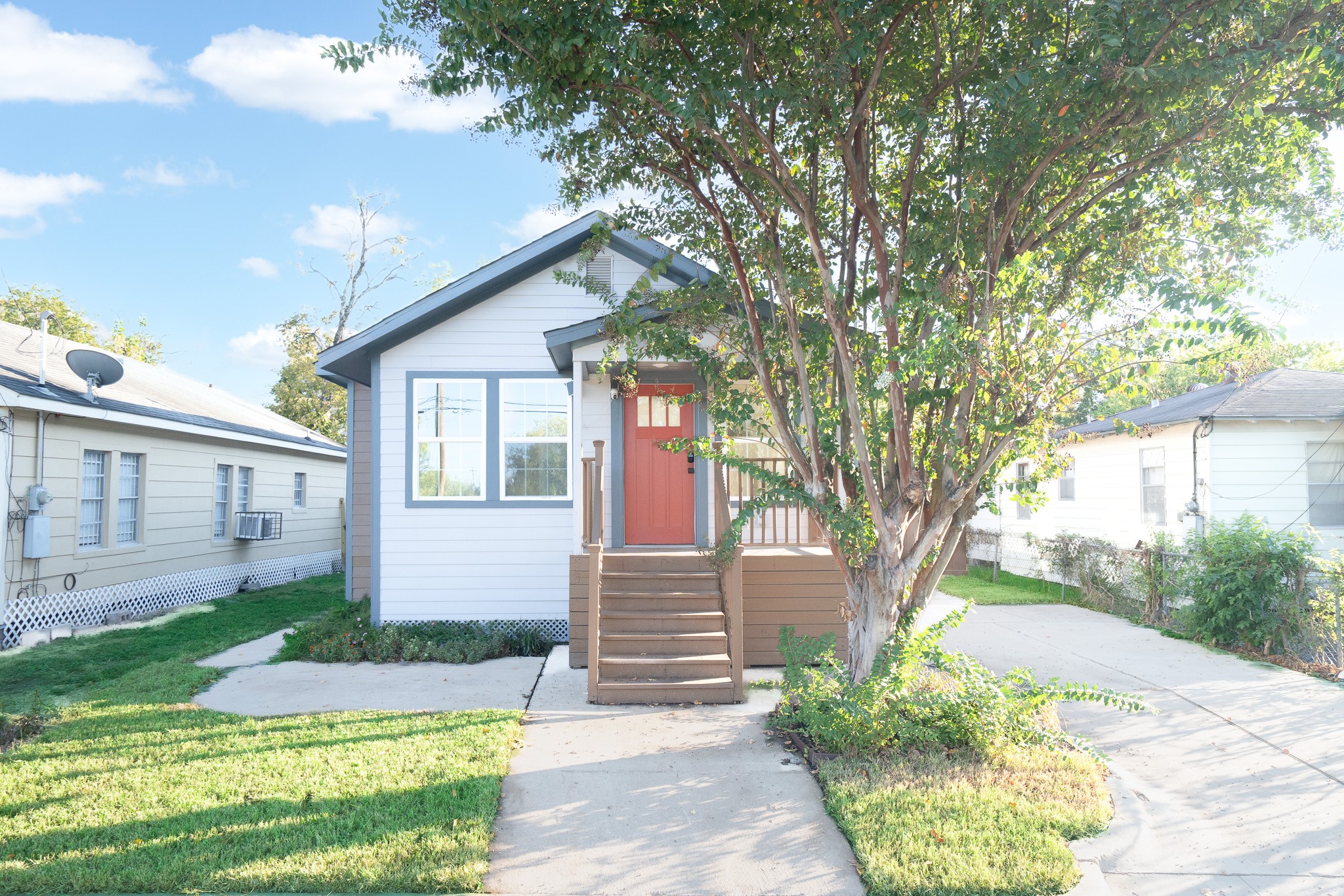 1310 East 34th Street Houston, TX 77022 - Photo 19 of 19 a front view of a house with garden