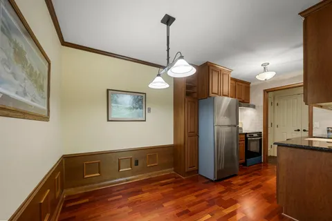 $330,000 | 205 Barry Avenue South, Unit 117, Wayzata, MN 55391