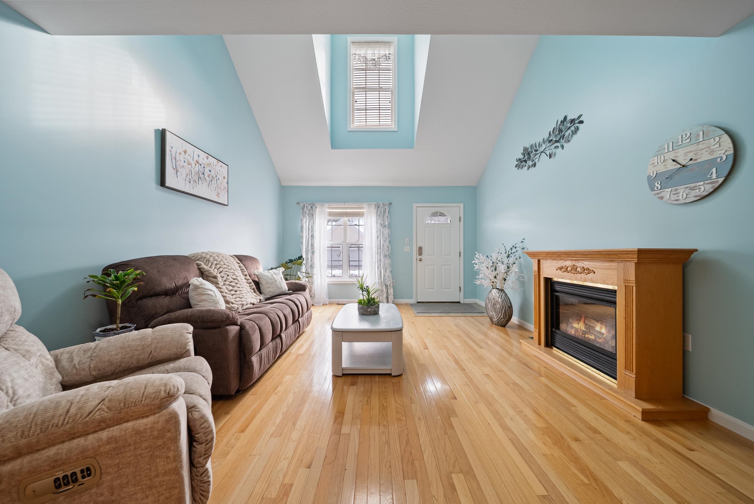 74 Pleasant Street Windham, NH 03087 - Photo 3 of 37