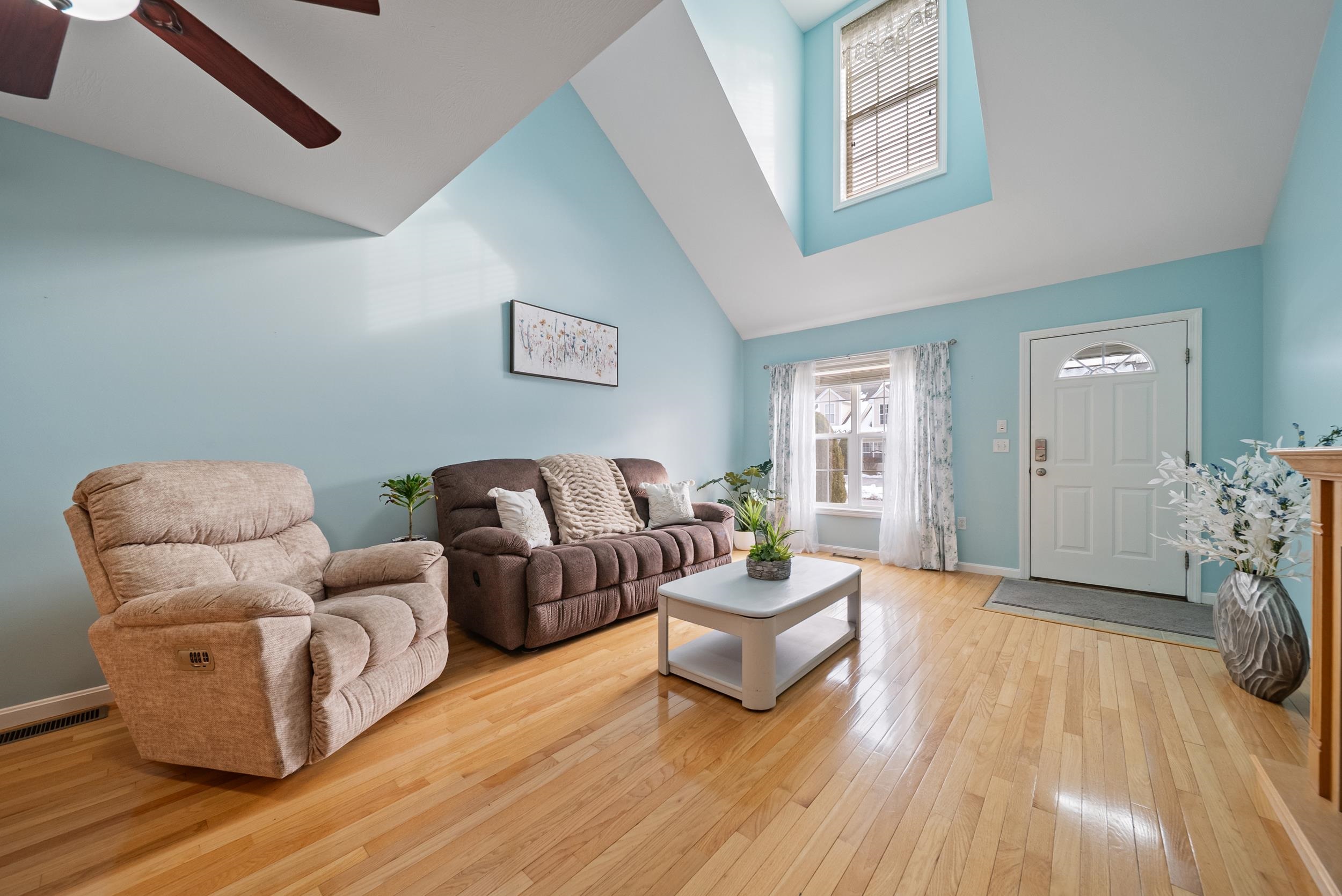 74 Pleasant Street Windham, NH 03087 - Photo 4 of 37