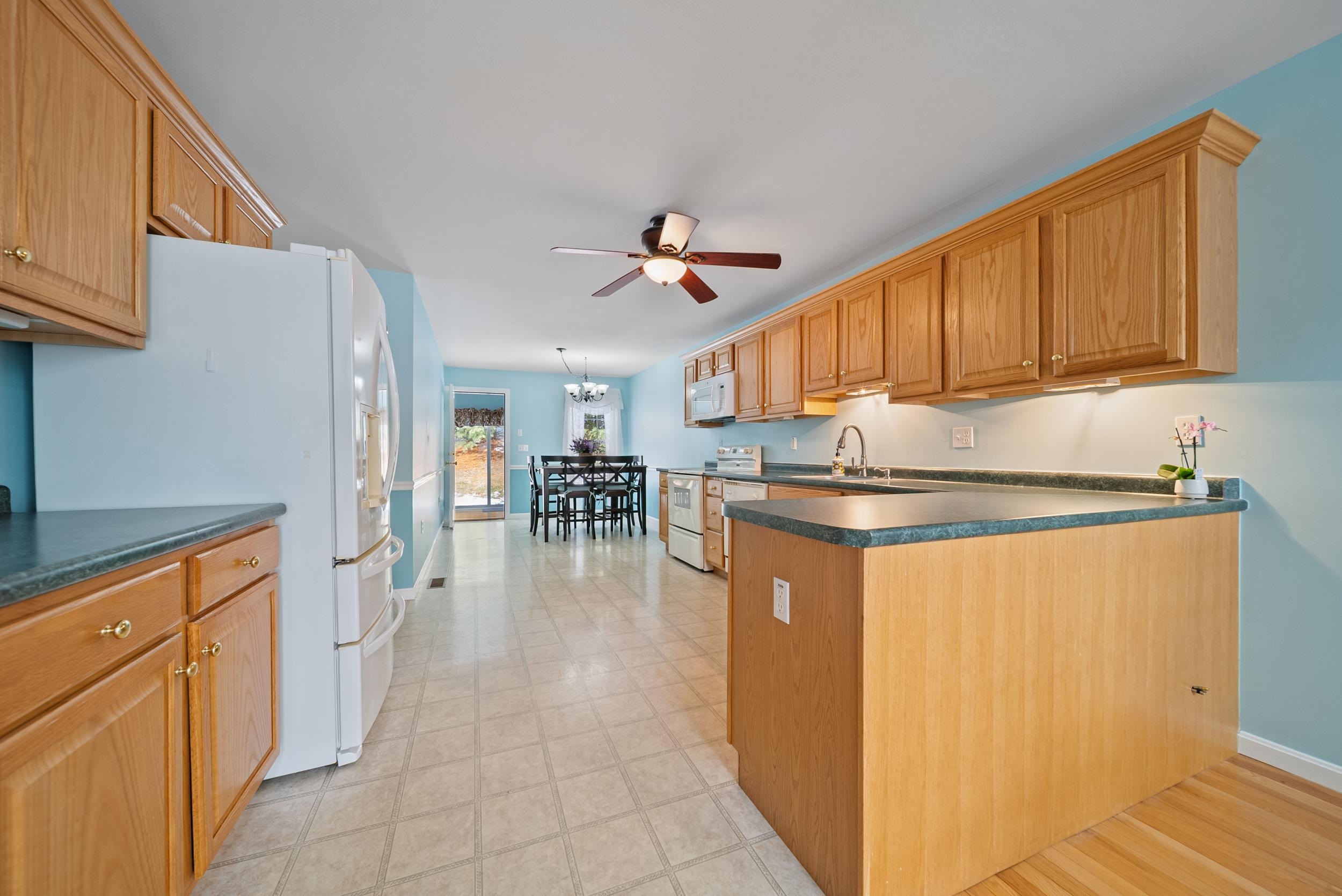 74 Pleasant Street Windham, NH 03087 - Photo 8 of 37