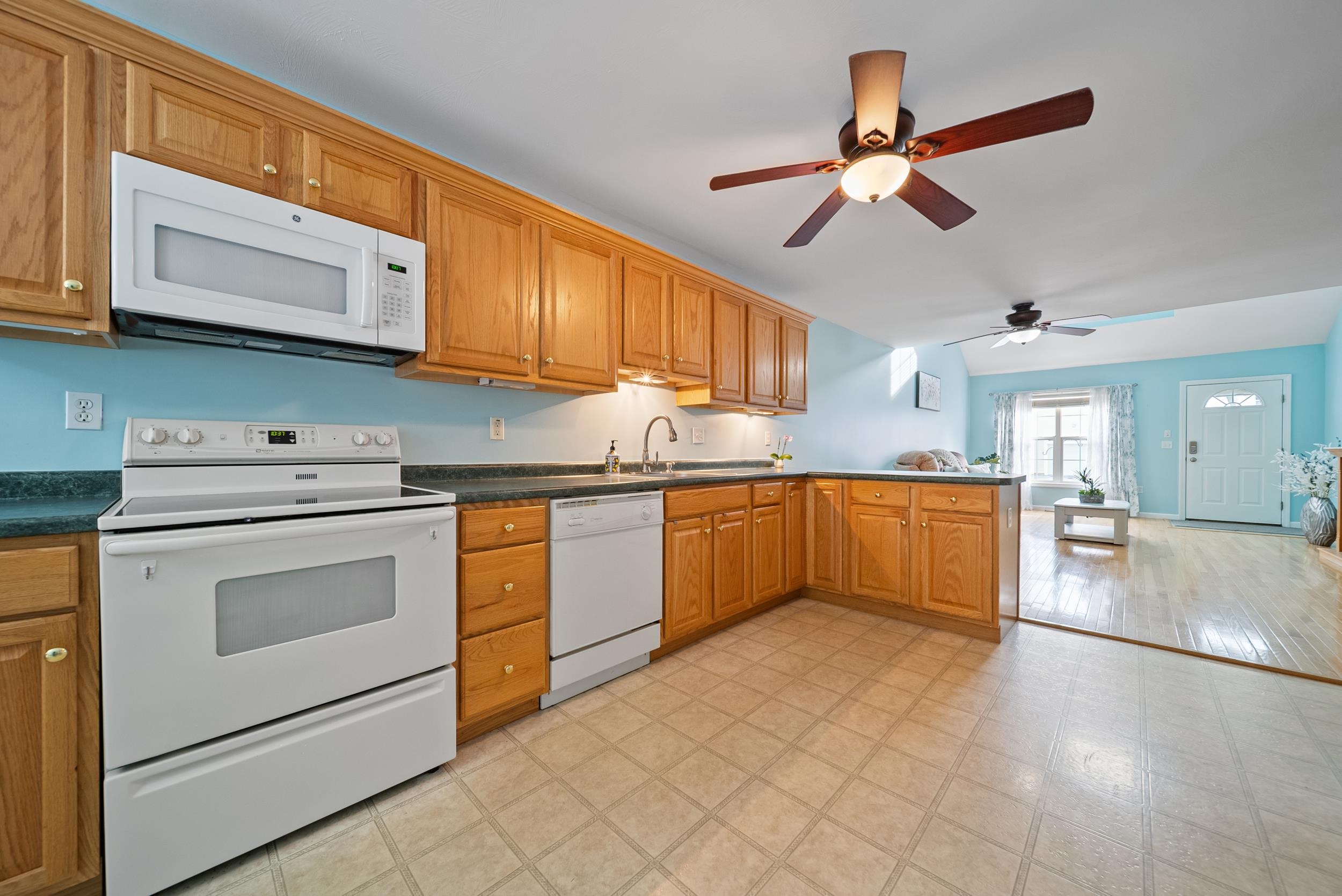 74 Pleasant Street Windham, NH 03087 - Photo 9 of 37