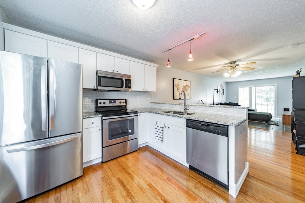 9 Castlegate Drive, Unit 9 Springfield, MA 01129 - Photo 2 of 27 Gallery Image 2