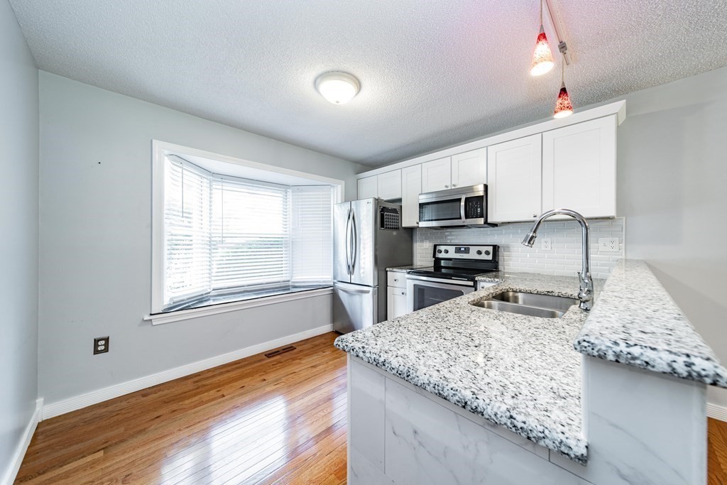 9 Castlegate Drive, Unit 9 Springfield, MA 01129 - Photo 3 of 27 Gallery Image 3