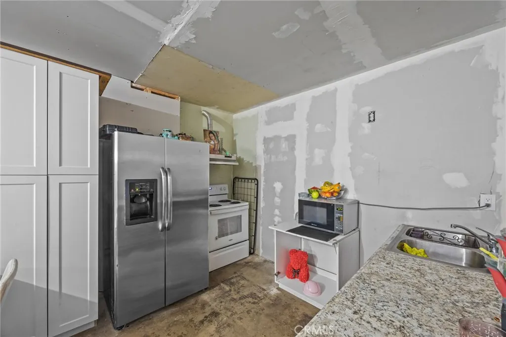 13288 Choco Road Apple Valley, CA 92308 - Photo 32 of 47