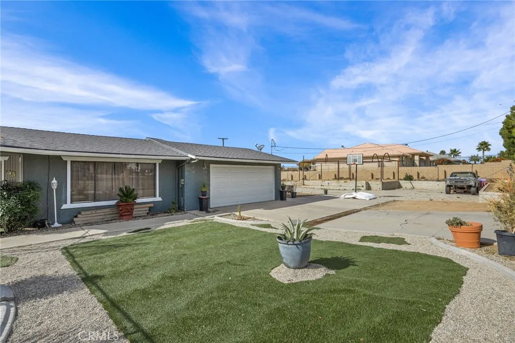 13288 Choco Road Apple Valley, CA 92308 - Photo 7 of 47