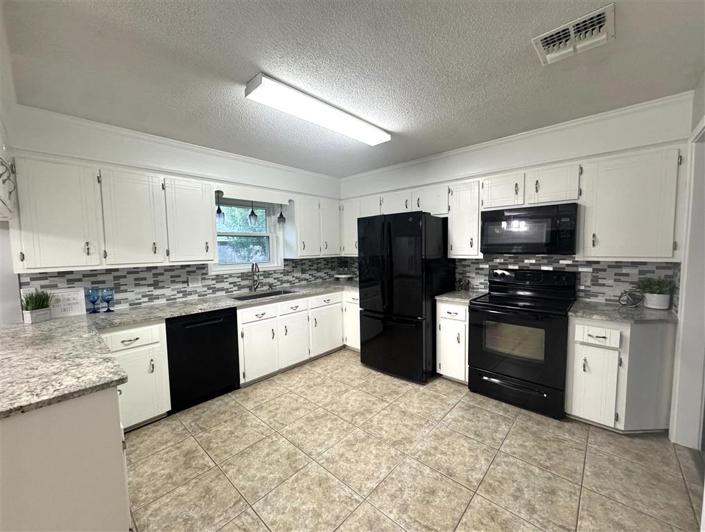 20 Pinewood Drive Sulphur, LA 70663 - Photo 11 of 23