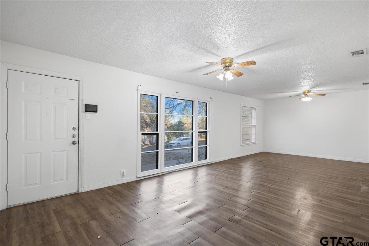 2228 Sampson Place Tyler, TX 75701 - Photo 6 of 23