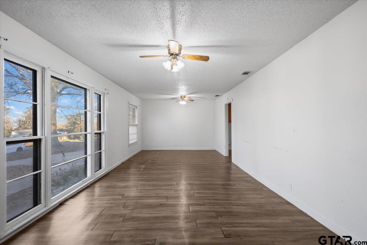 2228 Sampson Place Tyler, TX 75701 - Photo 7 of 23