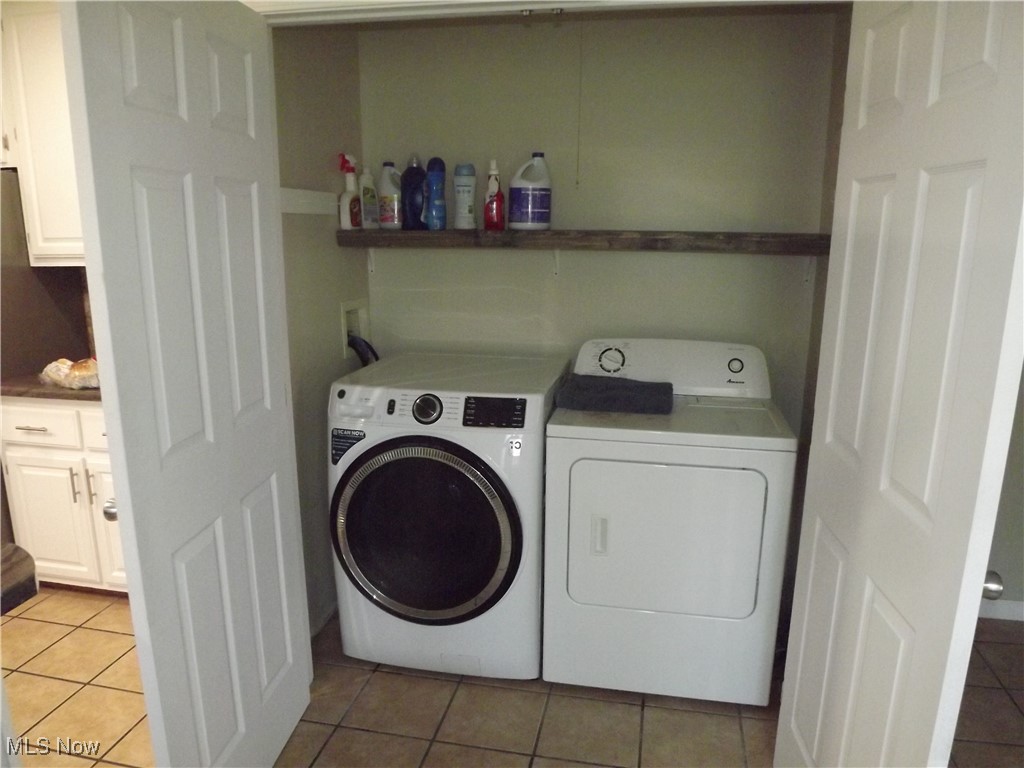5880 Schramling Road Pierpont, OH 44082 - Photo 22 of 49 Laundry area featuring light tile patterned floors, laundry area, and washing machine and dryer