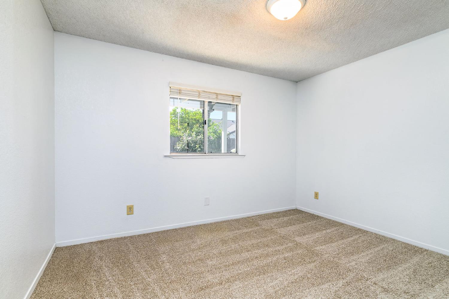 2129 Magnolia Court Sanger, CA 93657 - Photo 14 of 28
