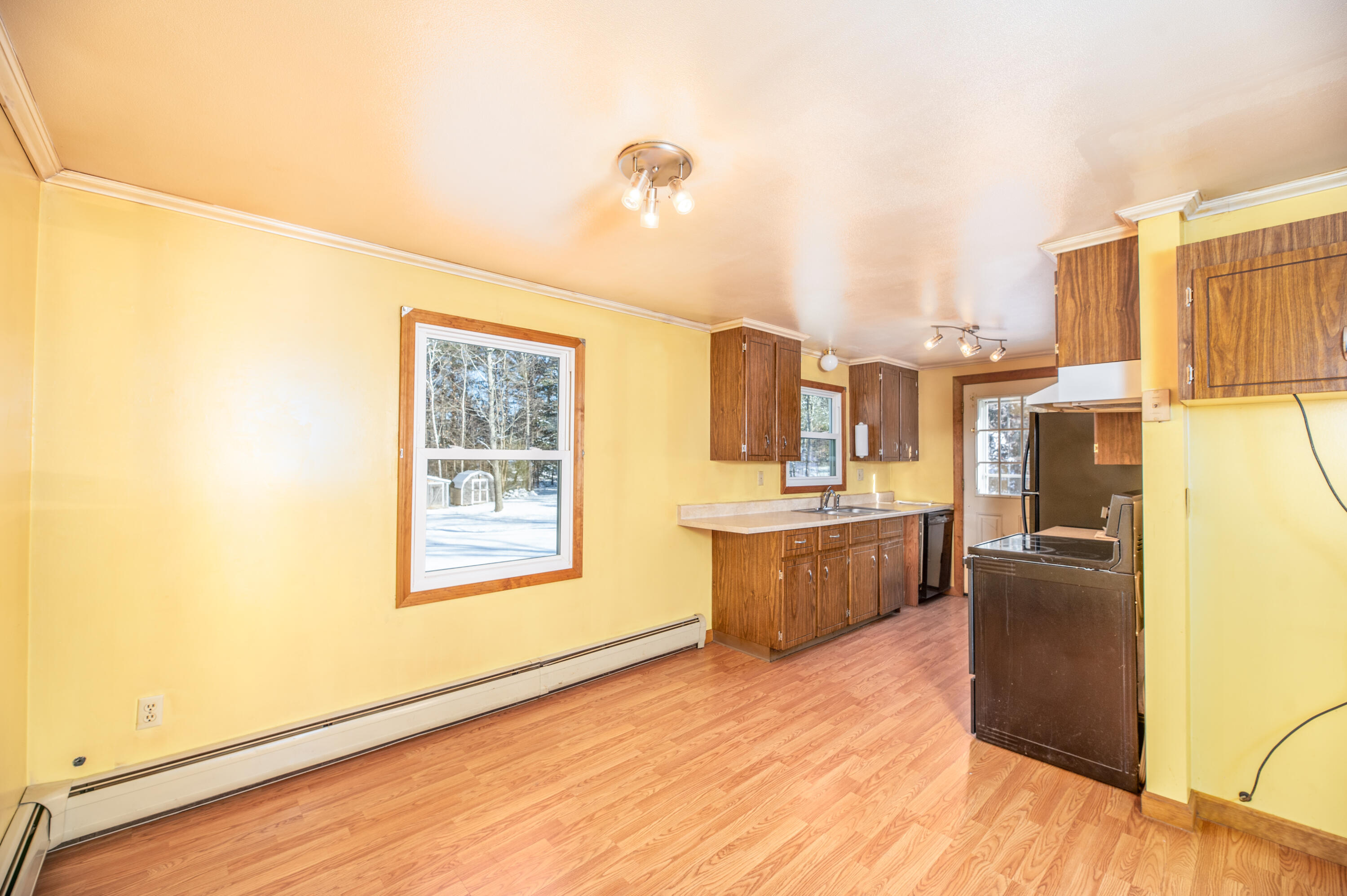 1221 Waterville Road Waldo, ME 04915 - Photo 6 of 22 Interior6