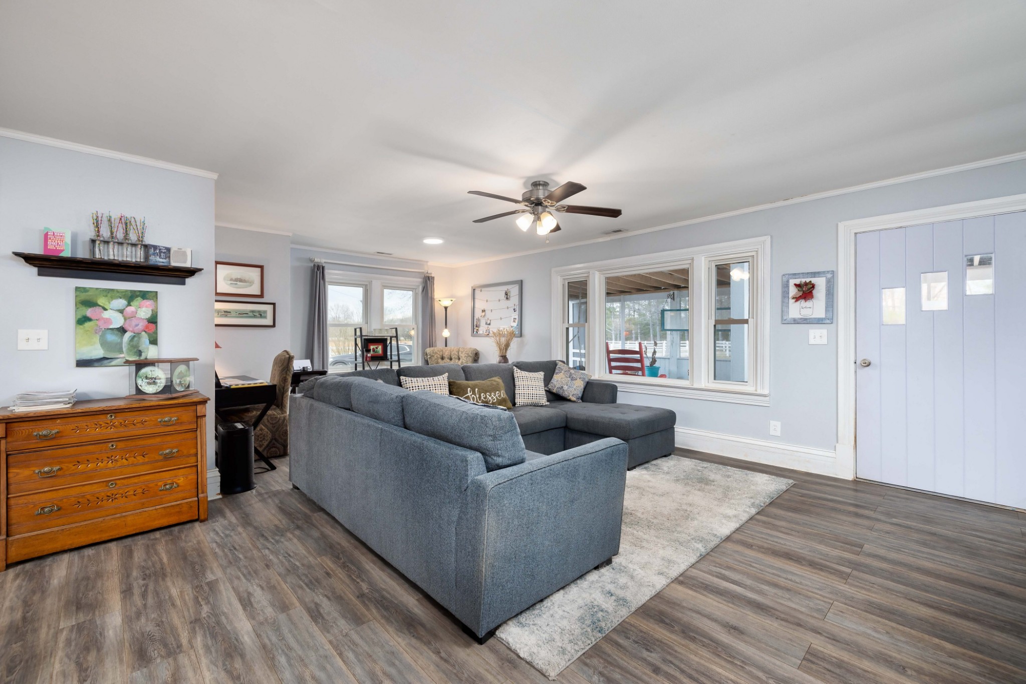 2797 Wayside Road Manchester, TN 37355 - Photo 5 of 30 a living room with furniture and wooden floor