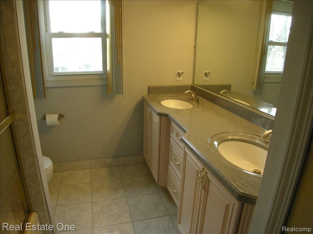25355 Branchaster Road Farmington, MI 48336 - Photo 9 of 23 Updated Bath