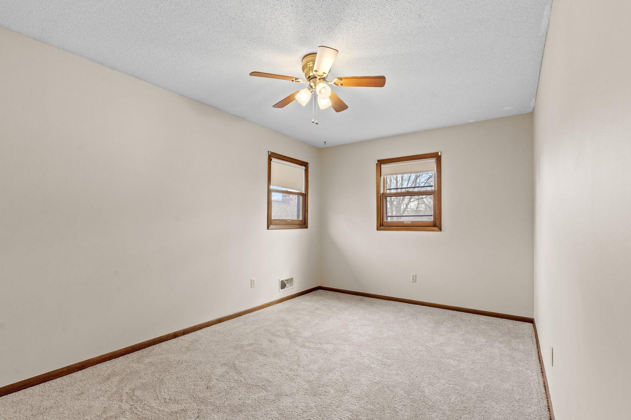 1079 Monroe Street South Shakopee, MN 55379 - Photo 15 of 36