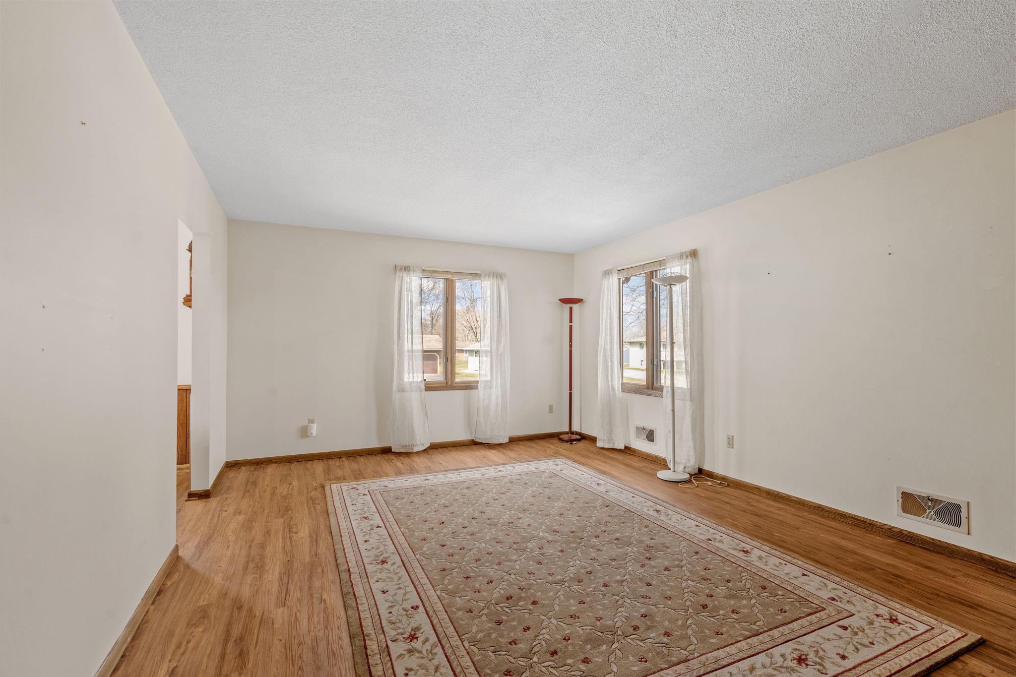 1079 Monroe Street South Shakopee, MN 55379 - Photo 6 of 36
