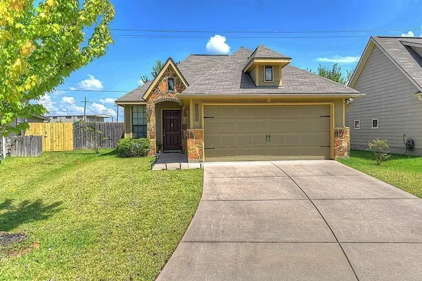 $1,695 | 111 Briarwood Drive, Huntsville, TX 77320