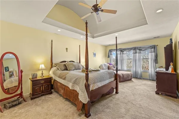 $649,900 | 10400 Northwest River Hills Drive, Parkville, MO 64152