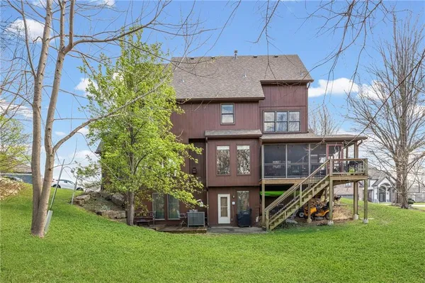 $649,900 | 10400 Northwest River Hills Drive, Parkville, MO 64152