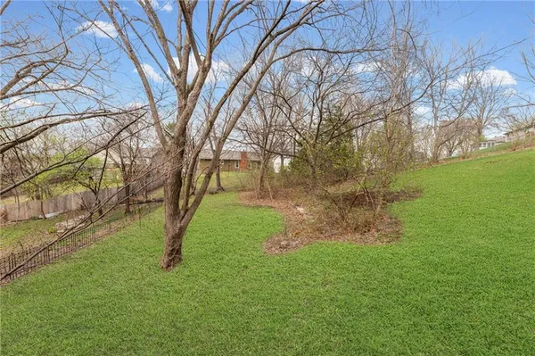 $649,900 | 10400 Northwest River Hills Drive, Parkville, MO 64152