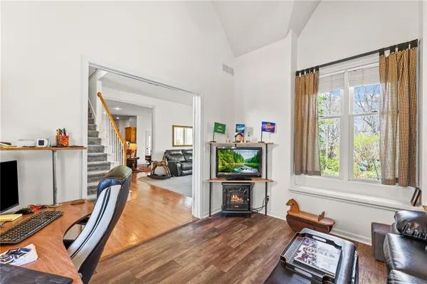 $649,900 | 10400 Northwest River Hills Drive, Parkville, MO 64152