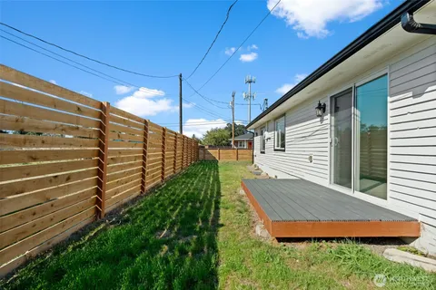 a view of a backyard with plants