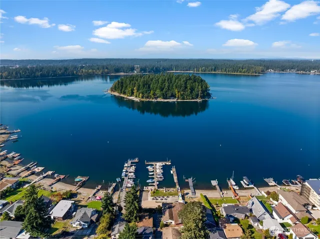 a view of a lake in middle of the house