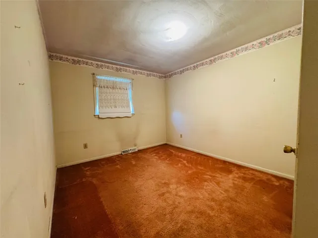 $26,400 | 2715 Manhattan Drive, Endicott, NY 13760