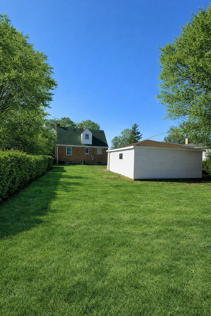 215 North Main Street Mount Prospect, IL 60056 - Photo 2 of 17 a view of a back yard