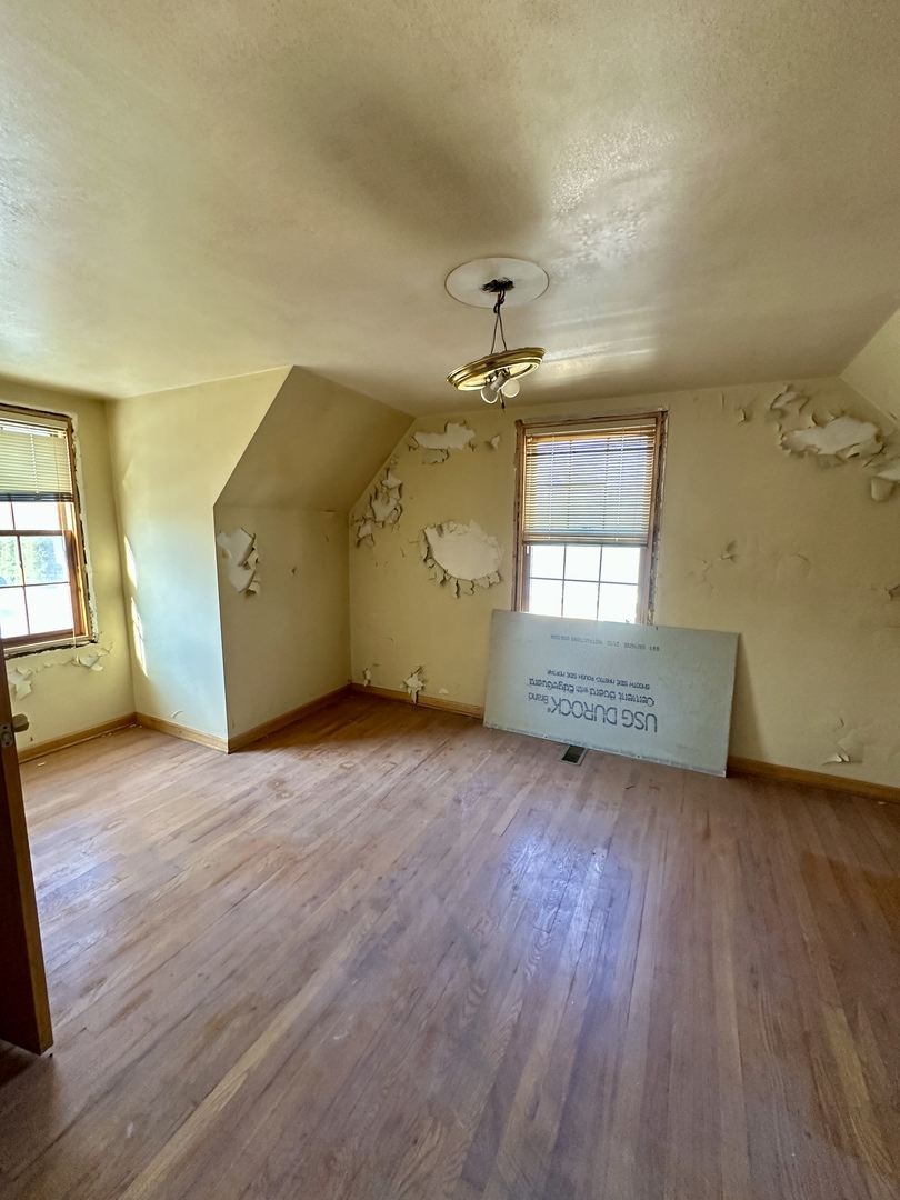 215 North Main Street Mount Prospect, IL 60056 - Photo 4 of 17 an empty room with wooden floor and windows