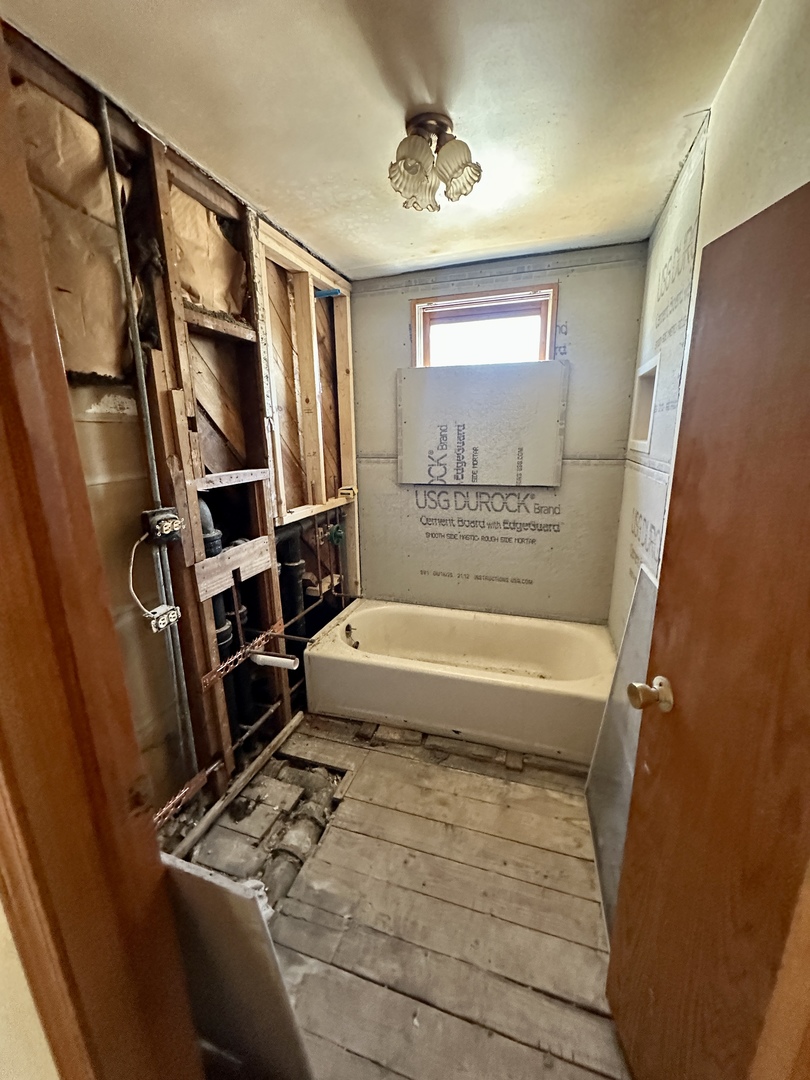 215 North Main Street Mount Prospect, IL 60056 - Photo 7 of 17 a bathroom with a tub and a shower