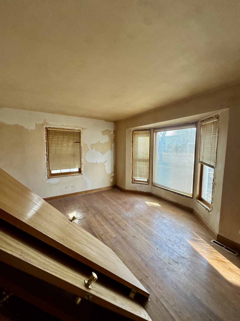 215 North Main Street Mount Prospect, IL 60056 - Photo 10 of 17 an empty room with wooden floor and windows