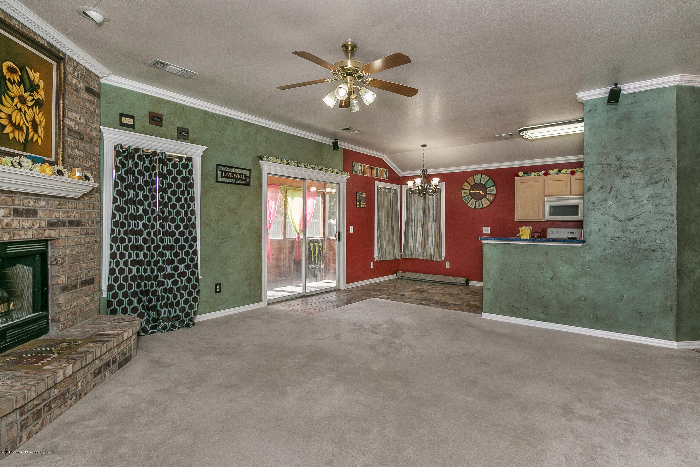 5102 Capulin Lane Amarillo, TX 79110 - Photo 4 of 20 Living Room