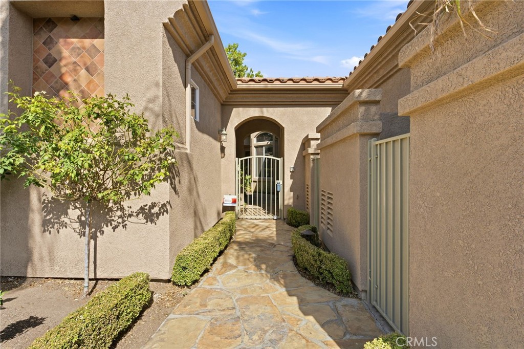 5640 Queen Palms Drive Riverside, CA 92506 - Photo 5 of 50